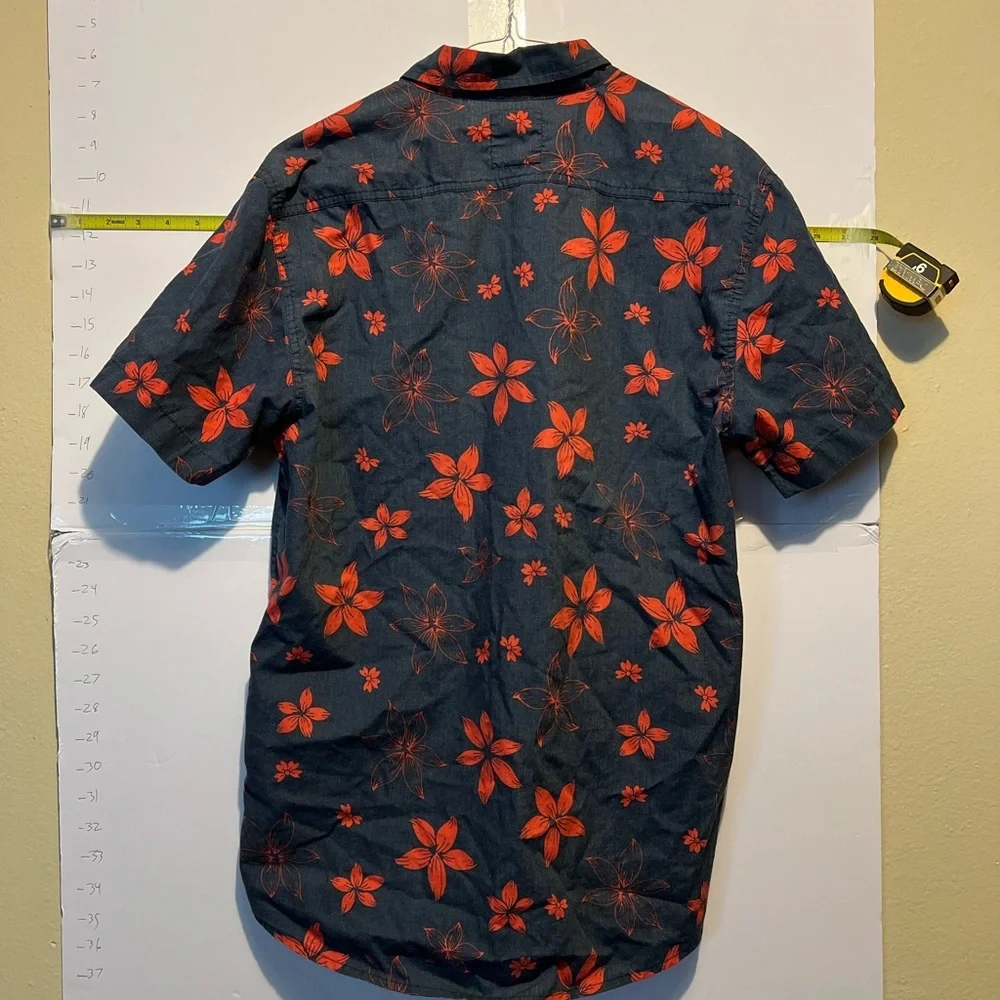 Levi’s causal button up shirt - Picture 2 of 3